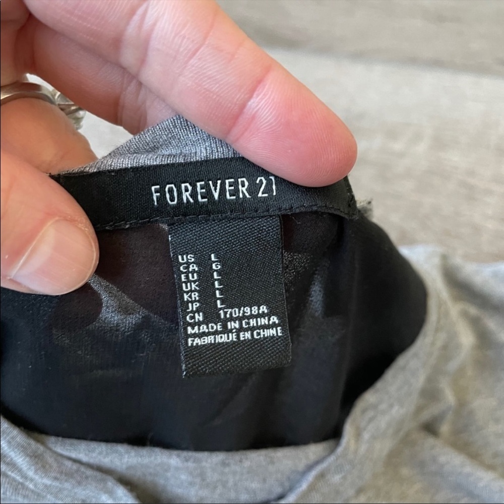 Forever 21 Long Sleeve Tee in Gray and Black Size Large - Picture 2 of 4